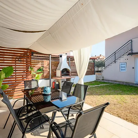 Charming Apartments Rose 1&2 With Pool Porec Exterior photo