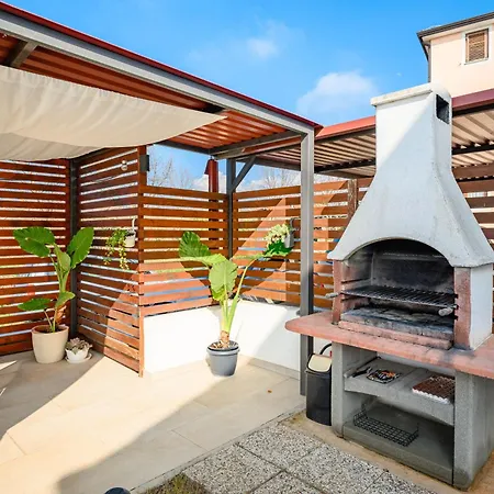 Charming Apartments Rose 1&2 With Pool Porec Exterior photo