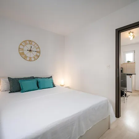 Charming Apartments Rose 1&2 With Pool Porec Exterior photo