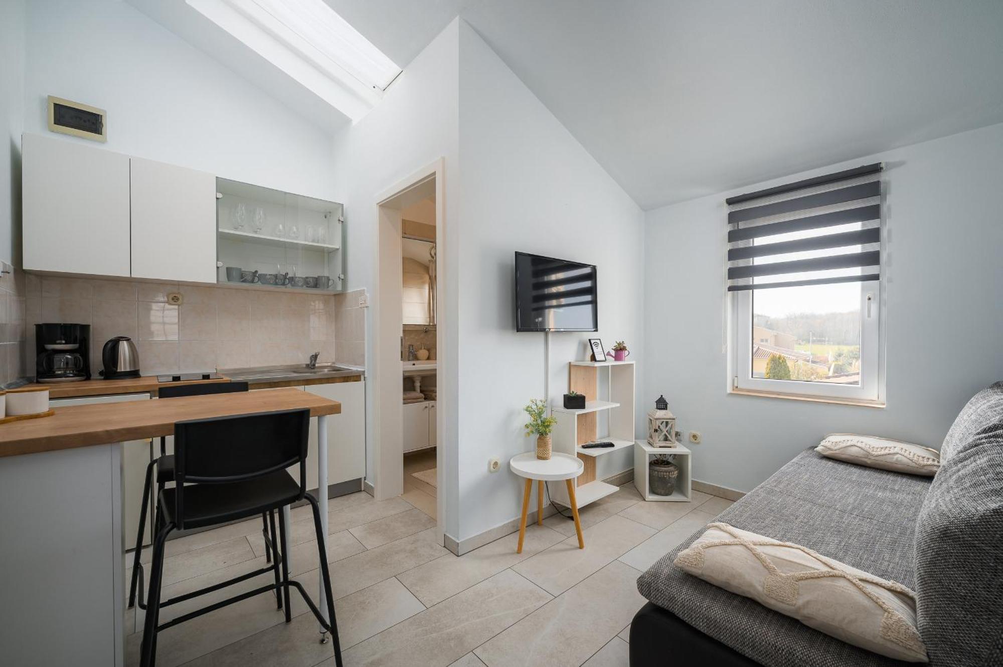 Apartament Charming Rose 1&2 With Pool