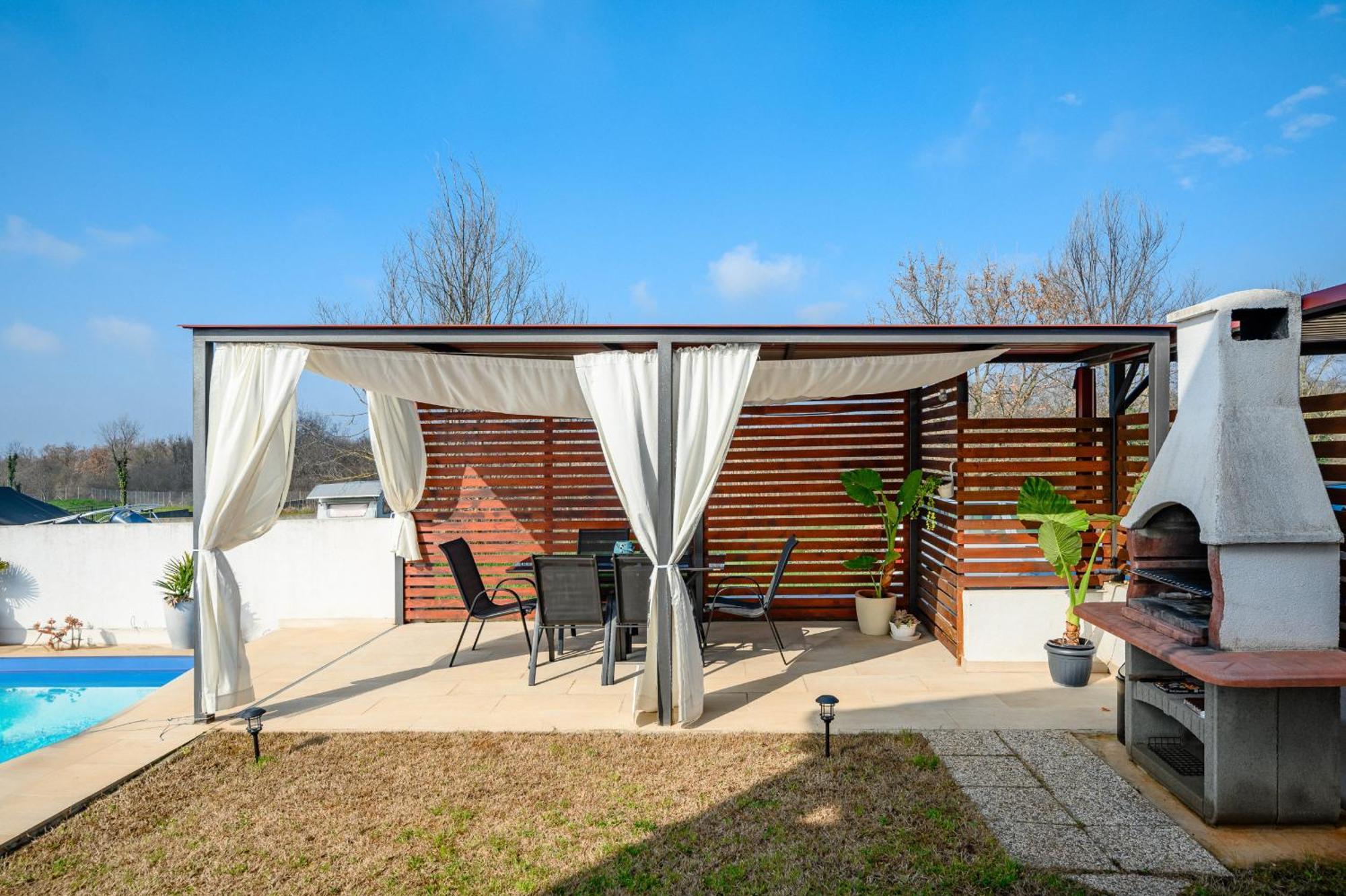 Apartament Charming Rose 1&2 With Pool