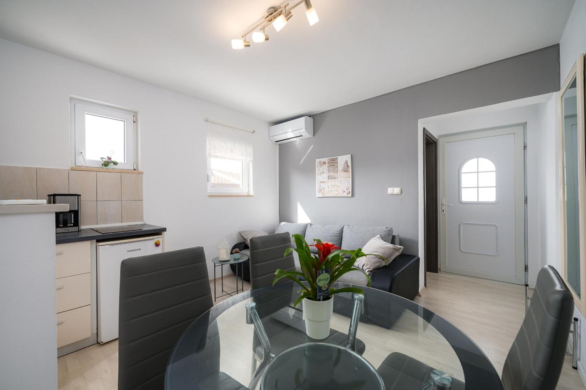 Apartament Charming Rose 1&2 With Pool Poreč